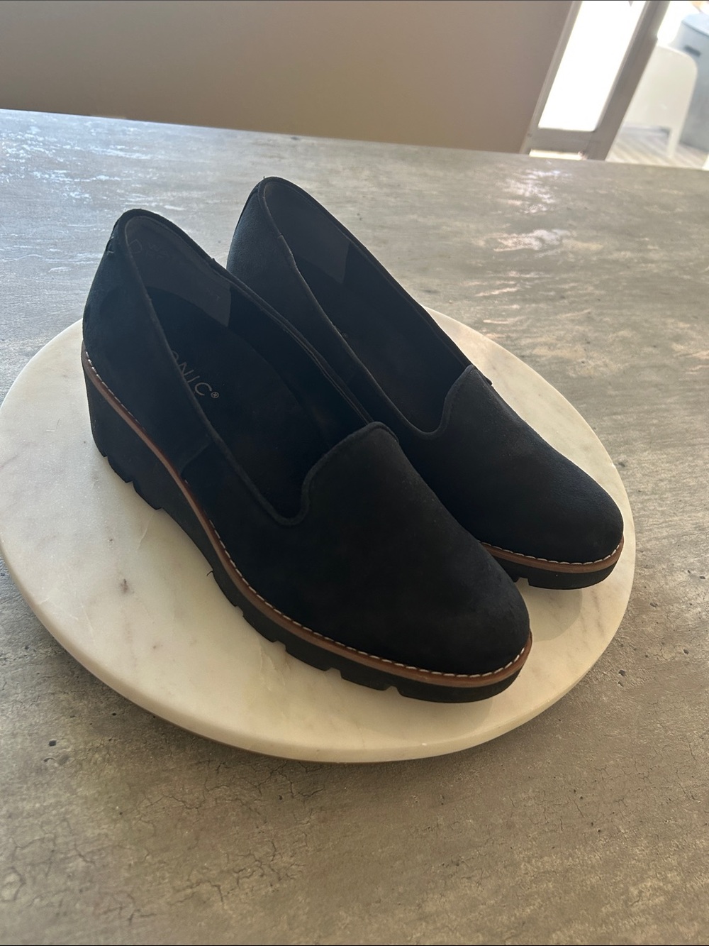 Vionic Willa wedged Black Suede Platform Loafers size 7.5